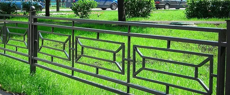 Забор из профильной (квадратной) и круглой трубы