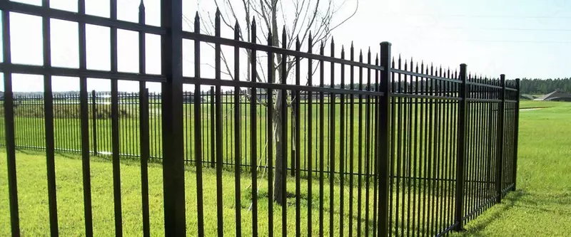 Забор из профильной (квадратной) и круглой трубы - Заборы