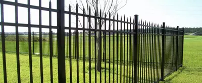 Забор из профильной (квадратной) и круглой трубы