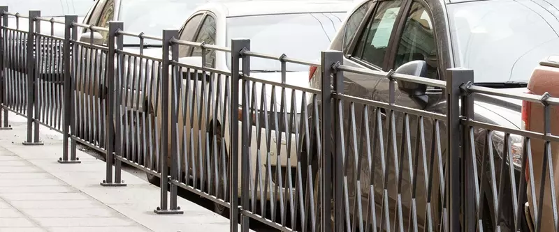 Забор из профильной (квадратной) и круглой трубы Заборы