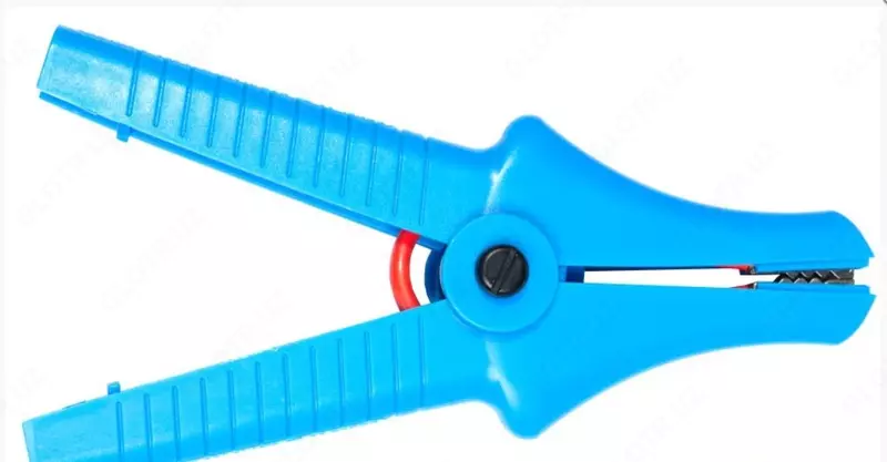 WAKROBU32K09 — зажим "крокодил" изолированный голубой K09 11 кВ