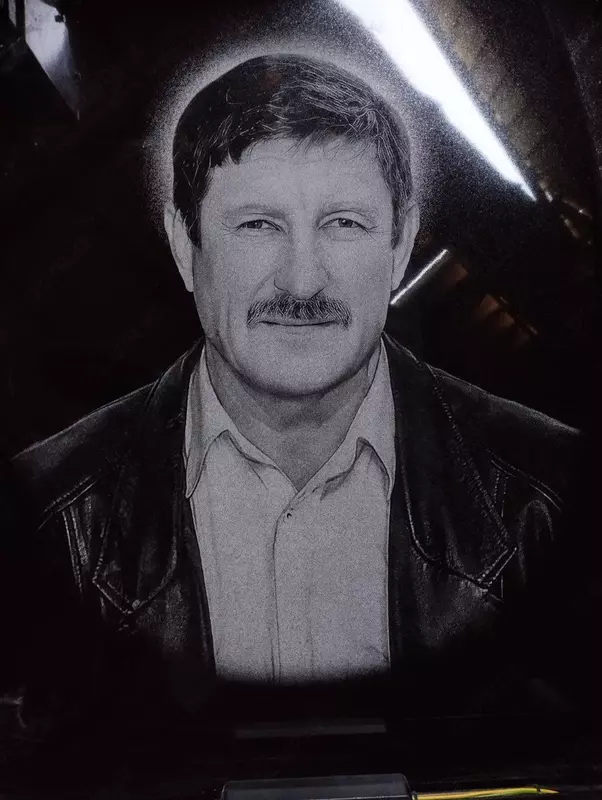 1 794 484.5 сум Гравировка портретов на гранит