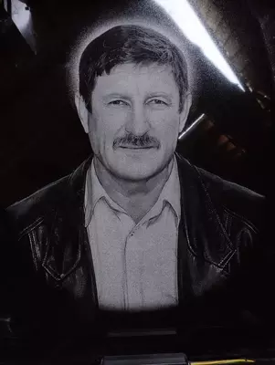 Гравировка надписи на гранит