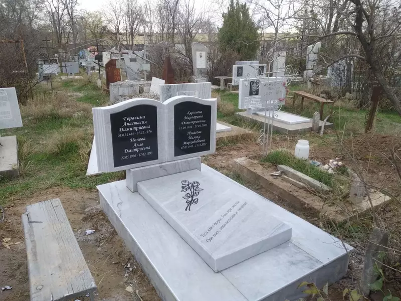 Памятник из мрамора и черного гранита - 4 187 130.5 сум