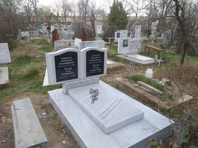 Памятник из мрамора и черного гранита - 4 187 130.5 сум / шт.