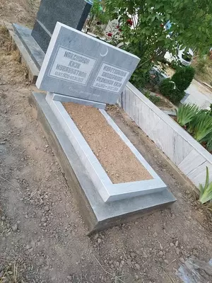 4 187 130.5 сум / шт. Памятник из мрамора и черного гранита