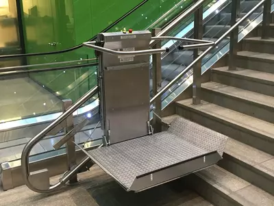 Наклонный (лестничный) инвалидный подъёмник ComDis-250 I