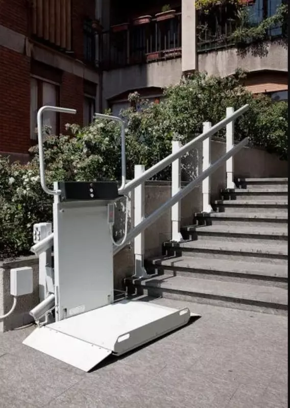 Наклонный (лестничный) инвалидный подъёмник ComDis-250 I - от 60 000 000 сум