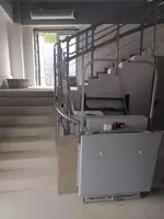 Наклонный (лестничный) инвалидный подъёмник ComDis-250 W Ruisel Elevator
