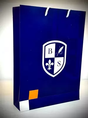 Toshkentda logotip bilan qog‘oz paketlarni bosib chiqarish. Sovg‘a paketlari. - Mediamax