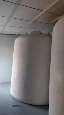 Men 18 000 litrli aylanadigan plastik idishlarni sotaman - 14 000 000 so'm / donadan