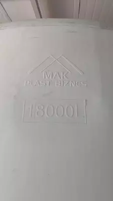 Men 18 000 litrli aylanadigan plastik idishlarni sotaman Shavkat