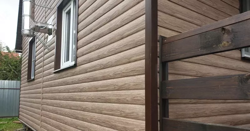 Сайдинг под дерево "DÖCKE" Lux Лиственница D4.7T Блок-Хаус, 3600х243х1.2 мм, уп. 20 шт. (Уссурийский)