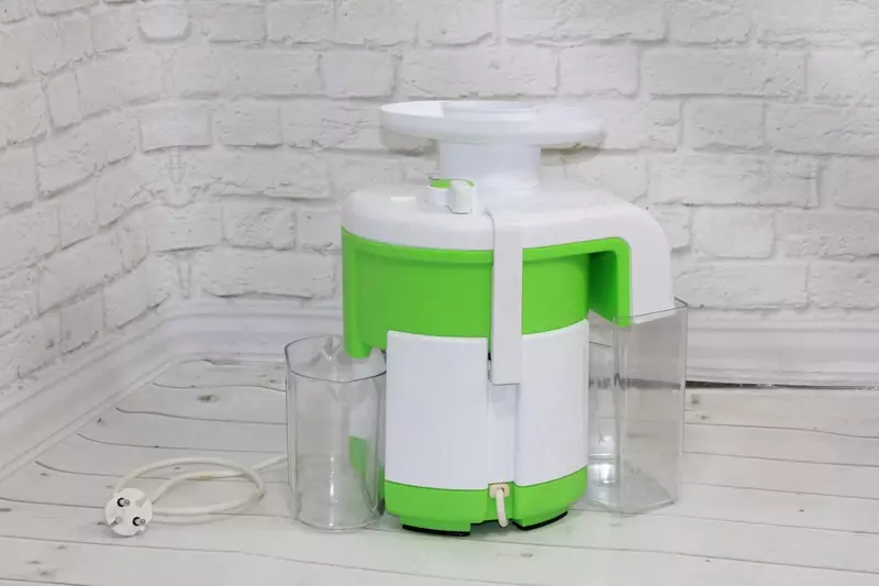 Соковыжималка "Журавинка" SVSP-303P, 350W, 700 мл/мин (Белый/зеленый)