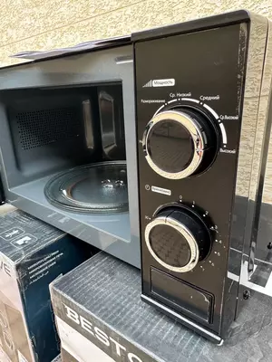 Микроволновая печь "BESTON" SM2001-B, 700W, 20 л (Черная/серебристая)