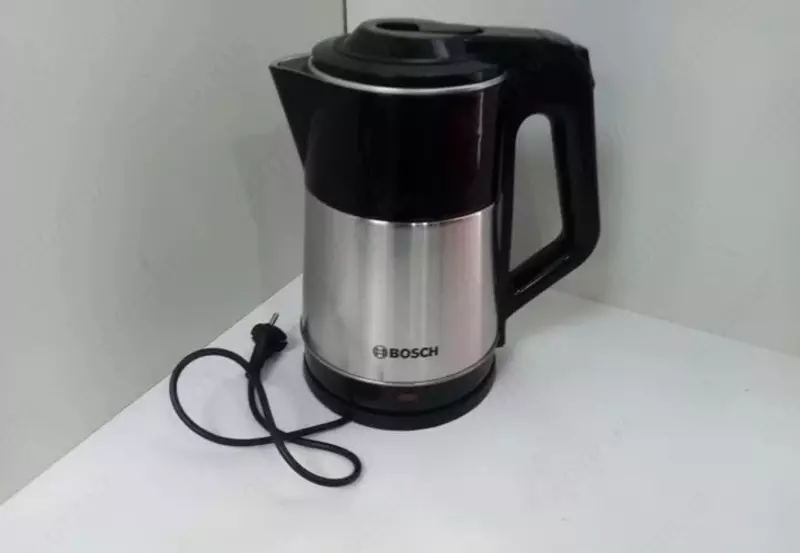 Tefal "BOSCH" BS7998 Elektr choynak, 2000 Vt, 2,5 l (Germaniya), metall/qora