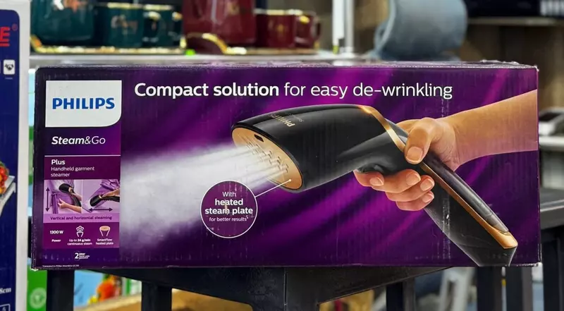 Philips Steam&Go Plus GC362 qo'l kiyim bug'lash mashinasi, 1300 Vt, 24 g/min (Xitoy), qora/oltin