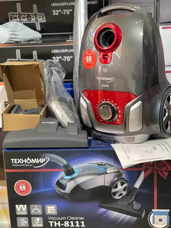 Бытовой пылесос "Technomir" TH-8111, 2200 Вт, мешок 3 л., 3 насадки (Китай) Красный/серебристый