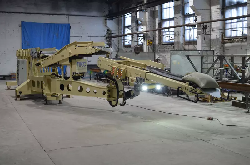 Погрузчик мешков в вагон