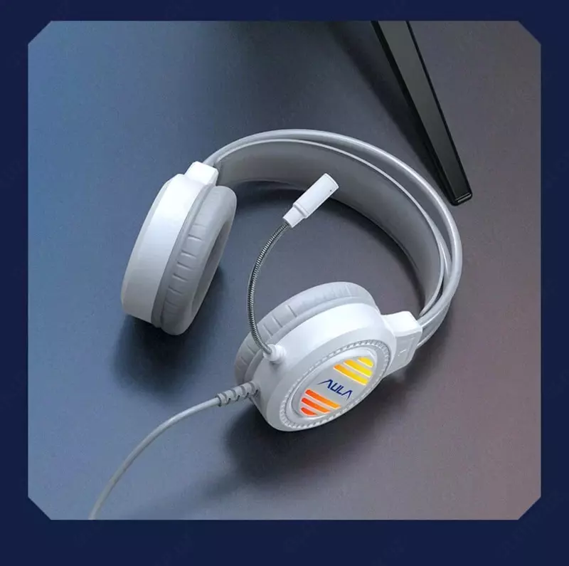 с микрофоном