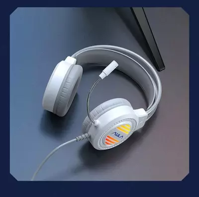 с микрофоном