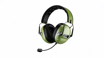 с микрофоном