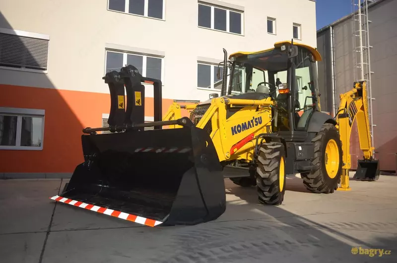 Komatsu WB93-R - в рассрочку от 100 466 667 сум