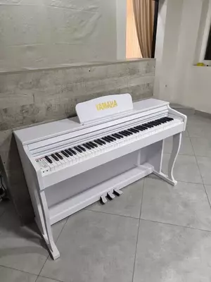 Raqamli pianino. Elektron pianino. Fortepiano Yamaha (oq)
