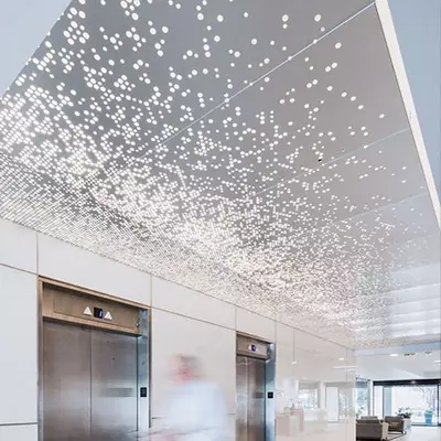 Цена по запросу Потолок из алюминиевых панелей.