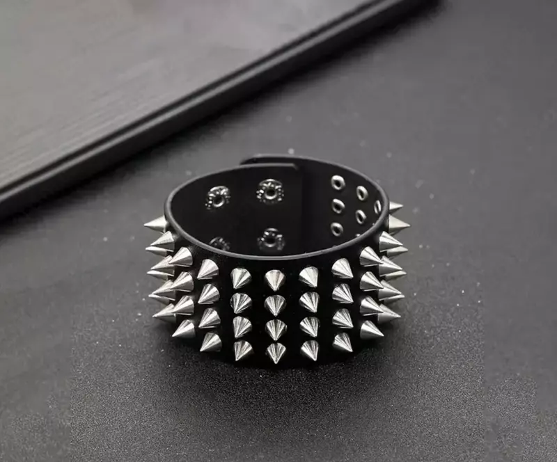 Браслет-наручник в стиле панк-рок