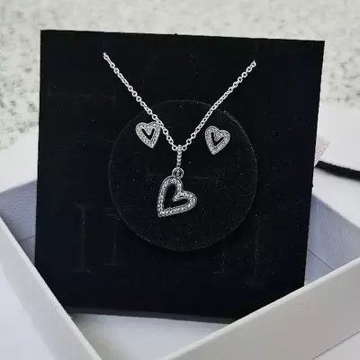 Элегантный набор женских украшений