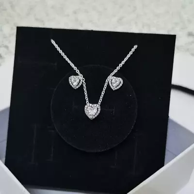 Elegantnyy nabor zhenskikh ukrasheniy Pandoraa