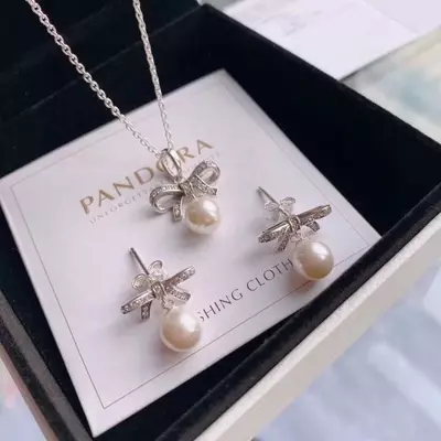 Ukrasheniya Panboraa — eto sochetaniye elegantnogo dizayna  i krupnykh kamney