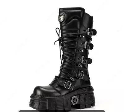 Zhenskiye botinki "Chornaya Roza
