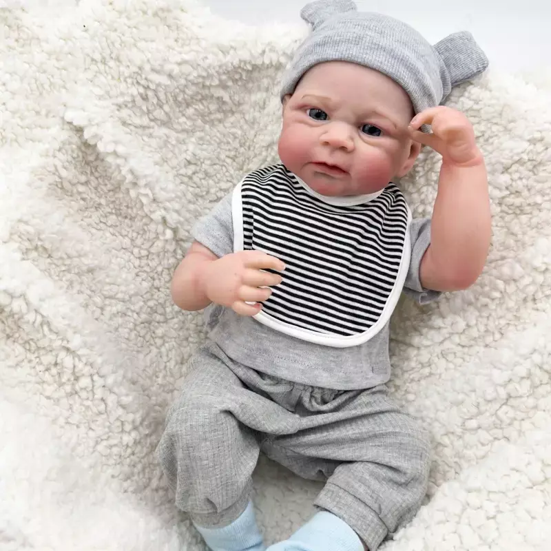 Кукла реалистичная с виниловыми конечностями и головой