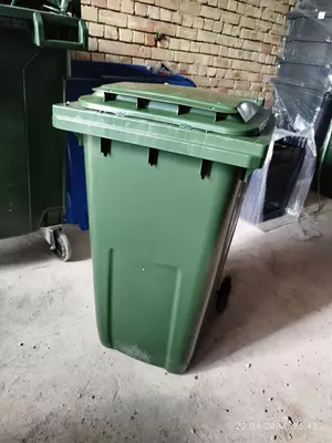   Chiqindi uchun baklar 240 litrlik