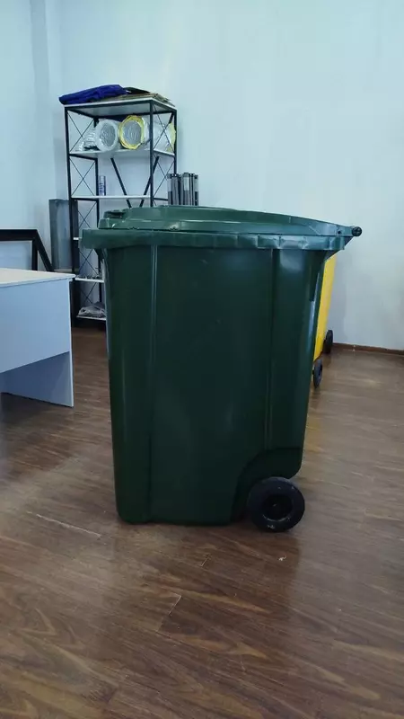   Chiqindi uchun 360 litrli bak