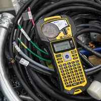 6 878 857.3 сум ПОРТАТИВНЫЙ ПРИНТЕР ЭТИКЕТОК BRADY M210