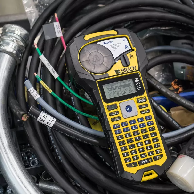 6 878 857.3 сум ПОРТАТИВНЫЙ ПРИНТЕР ЭТИКЕТОК BRADY M210