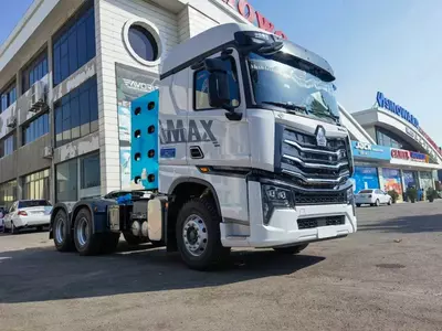 Тягач Хово Мах