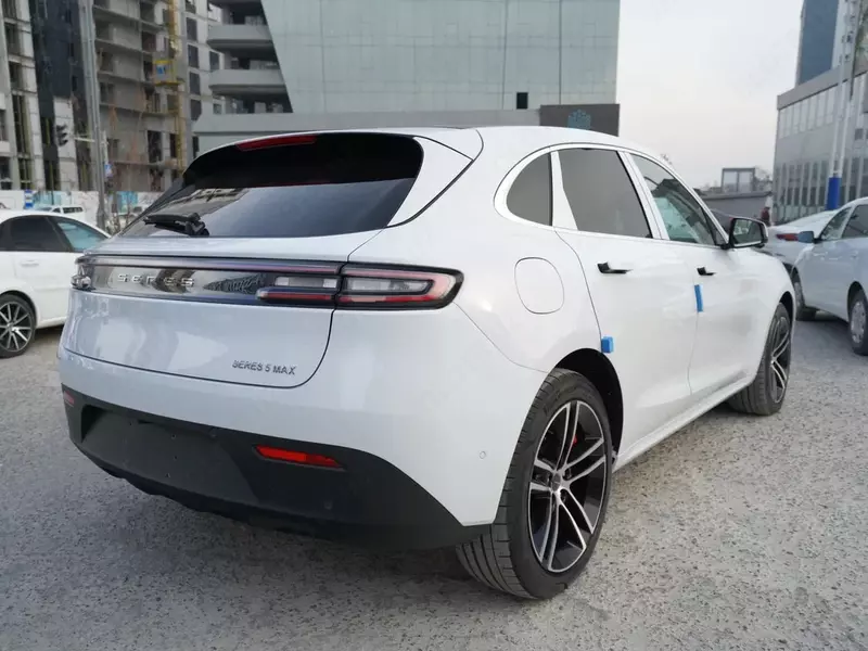 Seres M5 4WD – мощный гибрид с полным приводом - Легковые автомобили