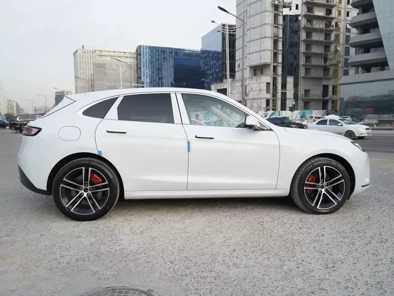 Seres M5 4WD – мощный гибрид с полным приводом Легковые автомобили