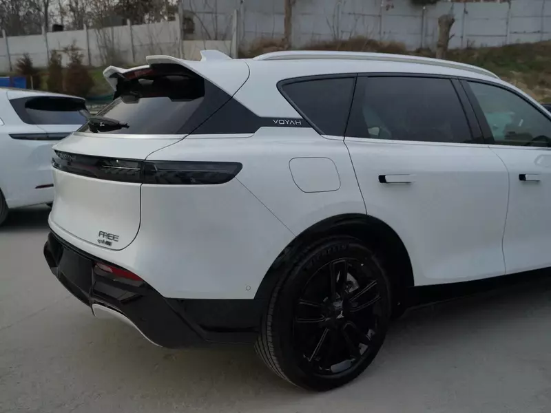 Voyah Free – мощный и технологичный гибридный кроссовер - 449 628 375 сум