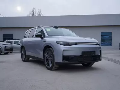 Leapmotor C16 – мощный и технологичный гибрид