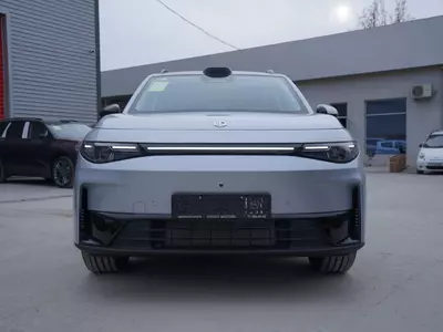 Leapmotor C16 – мощный и технологичный гибрид