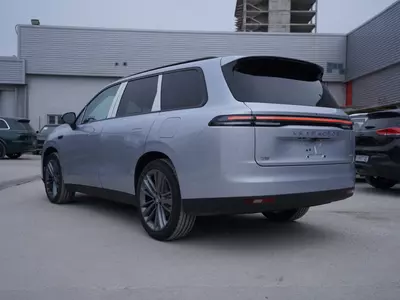 Leapmotor C16 – мощный и технологичный гибрид