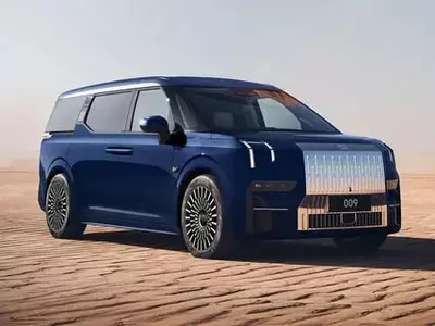 Минивэн-кроссовер "ZEEKR 009" пробег 63.400 км (Электро) Ассортимент - 750 479 940 сум / шт