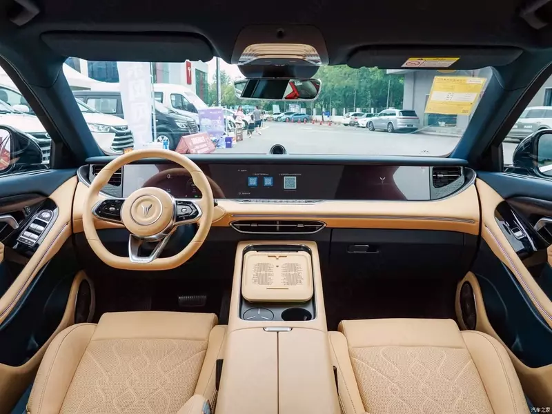 Автомобиль - кроссовер "VOYAH" FREE 2024 (Гибрид) Ассортимент Abozor Comfort