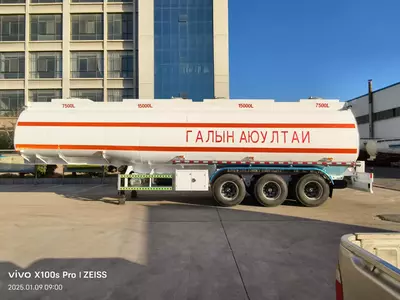 специальный полуприцеп для перевозки дизельного топлива