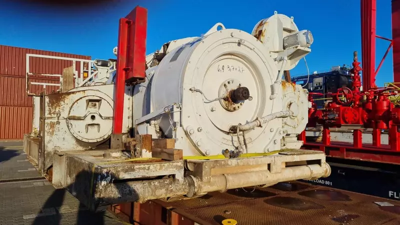 Буровая установка 305 - 25 800 000 000 сум